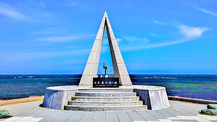 北海道稚内市の宗谷岬：日本本土最北端の地で「最北端の地の碑」が立ち、晴れた日にはサハリンの島影を望める稚内市の岬です。