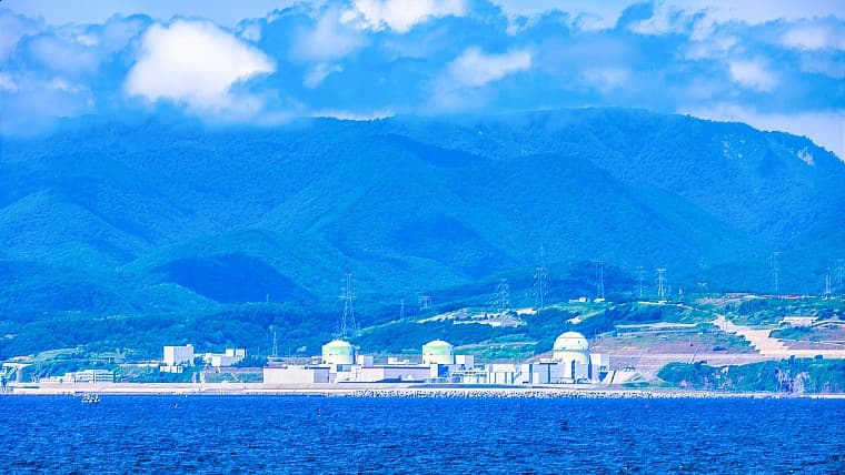 北海道泊村にある泊原子力発電所：北海道唯一の原子力発電所。現在は全3基が停止中ですが、再稼働に向けて新規制基準への適合審査が続いています。