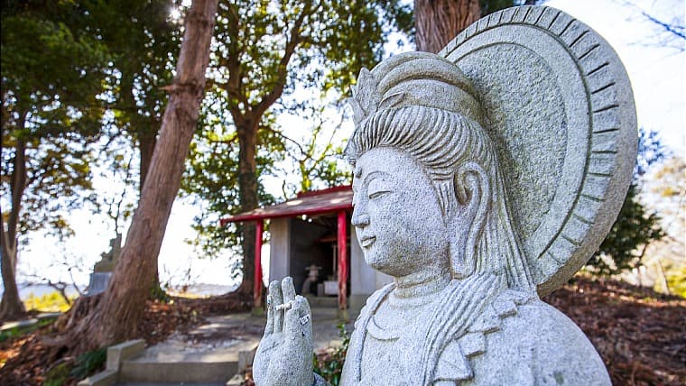 宮城県七ヶ浜町の深山権現:七ヶ浜町の多聞山遊歩道沿いに鎮座する深山権現は、松島四大観の一つ「偉観」の景勝地にある信仰の場です。