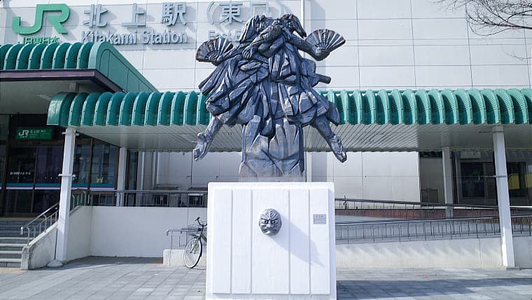 岩手県北上市の鬼剣舞：仏の化身の面をつけ、勇壮に舞う北上市の民俗芸能。ユネスコ無形文化遺産にも登録されています。