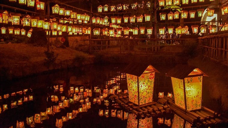 宮城県丸森町の齋理幻夜：丸森町の「齋理屋敷」で開催される夜のイベントです。歴史ある蔵屋敷が幻想的にライトアップされ、古き良き宿場町の情緒あふれる一夜を楽しめます。