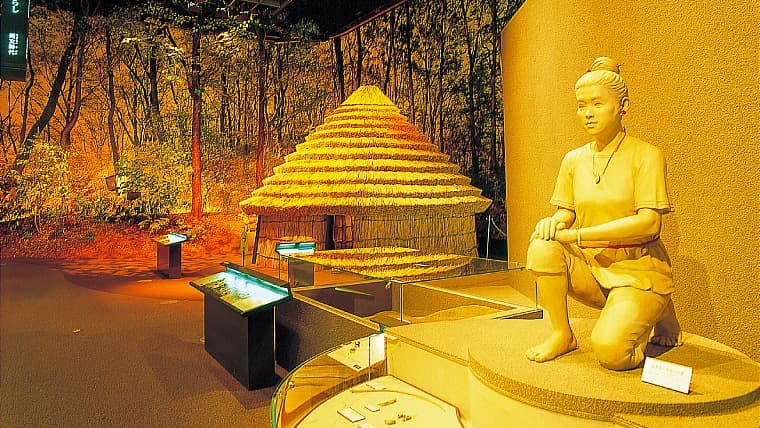 宮城県多賀城市の東北歴史博物館:東北の歴史と文化を学べる博物館です。多賀城跡に隣接し、古代陸奥国の歴史や人々の生活を物語る豊富な考古資料を展示。創建1300年の多賀城の魅力を深く知ることができます。