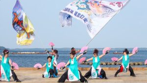青森県東北町の東北町湖水まつり：東北町湖水まつりは、小川原湖畔で開催され、花火大会や灯篭流し、湖水浴などが楽しめる夏の風物詩です。