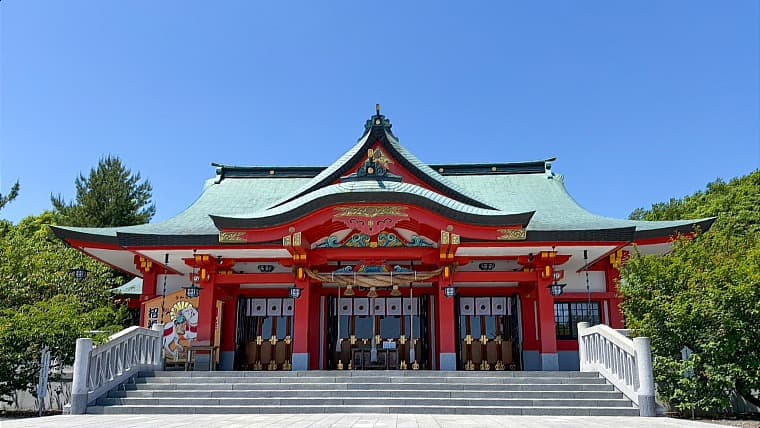 北海道苫小牧市の樽前山神社：**樽前山神社**は、北海道苫小牧市にある神社です。霊峰・樽前山を祀り、山林守護や商売繁盛、厄除けの御利益で親しまれています。